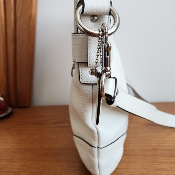 COACH WHITE PEBBLED LEATHER CHAIN DUFFLE SHOULDER BAG D1280-F19722 - Picture 7 of 12